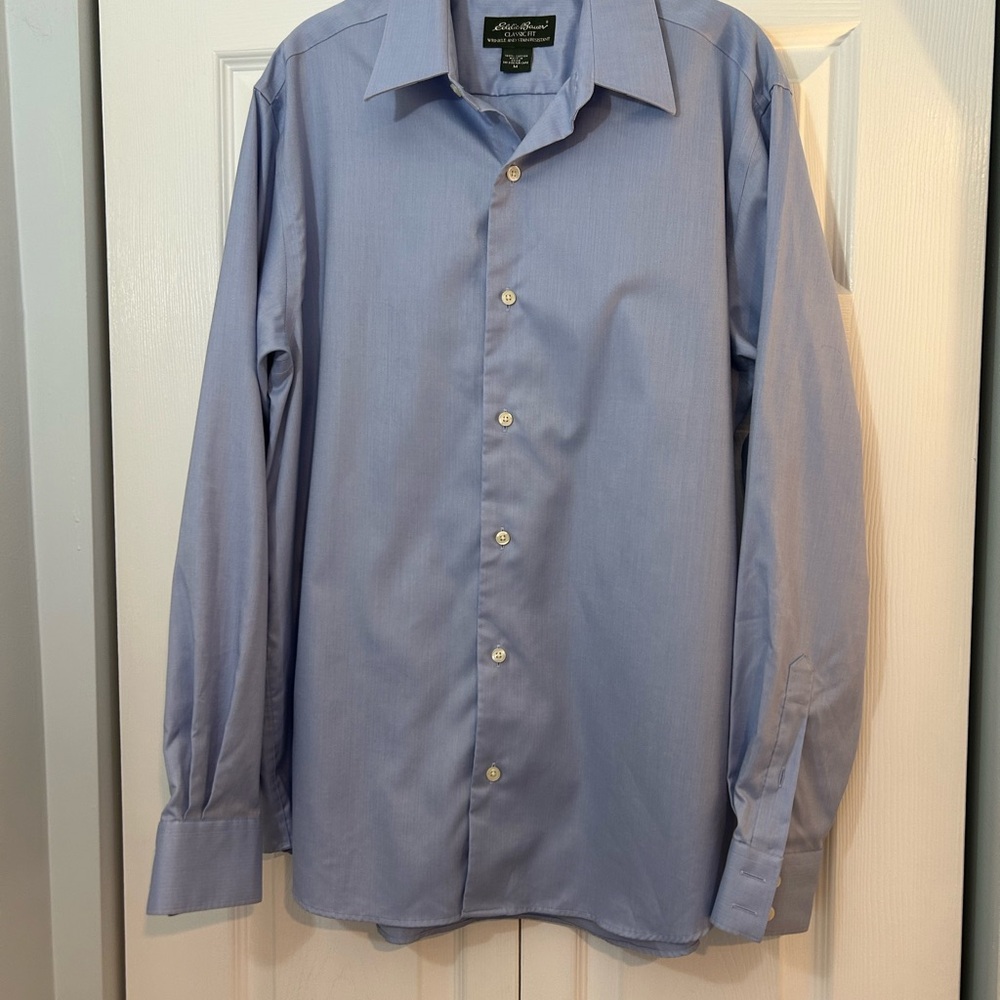 Eddie Bauer Classic Fit Button Down Shirt Mens Medium Blue Wrinkle Resistant